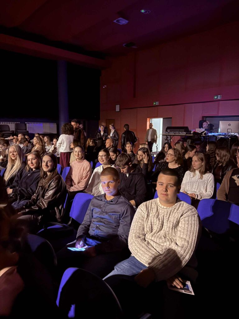 att.24RYRZHSDYy9EH-ndlo51Am2ScWl-AA-RYX15eJugkU